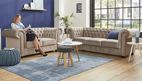 canapés Chesterfield beige, taupe